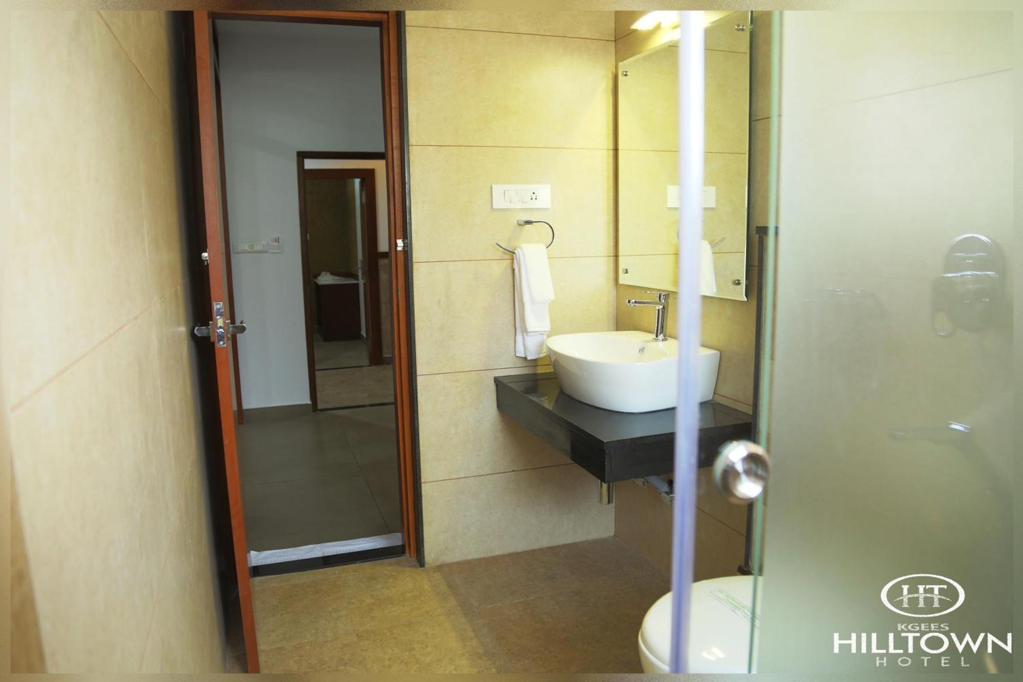 Kgees - Hill Town Hotel Kattappana Ngoại thất bức ảnh